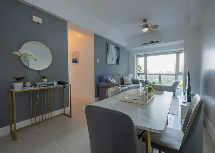 Cozy 2br In Bgc - Fixed Wi-fi 58 Inch Uhd Tv Manila