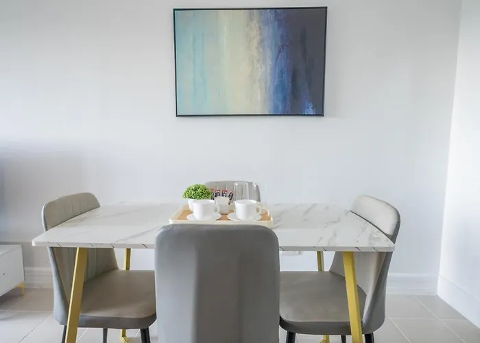 Cozy 2br In Bgc - Fixed Wi-fi 58 Inch Uhd Tv * Manila