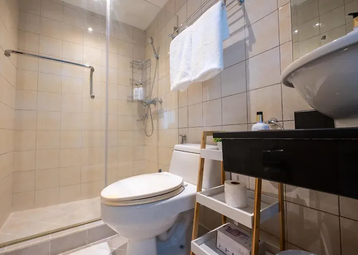 Apartamento Cozy 2br In Bgc - Fixed Wi-fi 58 Inch Uhd Tv