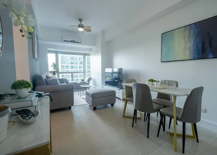 Cozy 2br In Bgc - Fixed Wi-fi 58 Inch Uhd Tv Manila