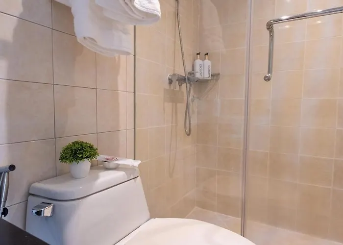 Cozy 2br In Bgc - Fixed Wi-fi 58 Inch Uhd Tv * Manila