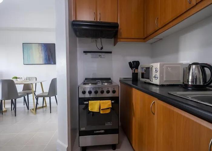 Cozy 2br In Bgc - Fixed Wi-fi 58 Inch Uhd Tv