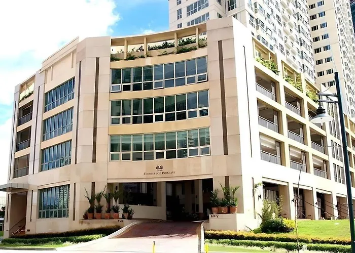Cozy 2br In Bgc - Fixed Wi-fi 58 Inch Uhd Tv Manila